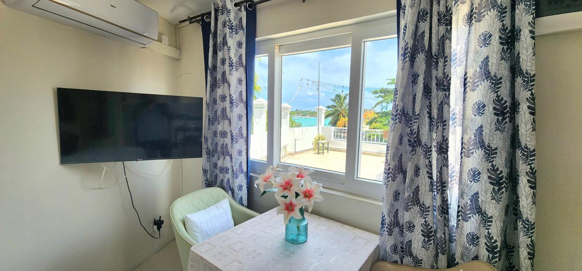 Lovely Studio Apartment With Views Of The Lagoon. Grand Baie Esterno foto